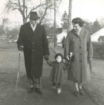 ph 16038: Man and woman with young child [Grange?]