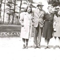 ph 16061: Grange family at Cruickston, 1946.