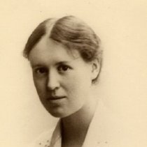 ph 16108: Young woman [Hettie Grange, Harrogate?]; same as ph 16116.