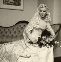 ph 16109: Bride, seated, [Kingsmill / Cruickston / Grange?].
