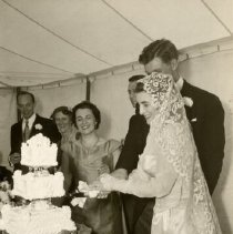 ph 16110: Bride and groom cutting cake [Kingsmill / Cruickston / Grange?].