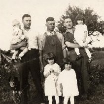 PH 23705 Women and men on Ike Matthews' farm. ca.1923-1924