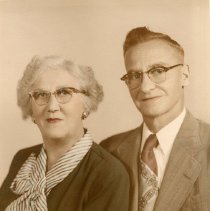 PH 23717 Zelma and Arnold R. Smith. ca.1955