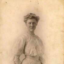 PH 23725 Alice Sommerville. ca.1900
