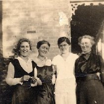 PH 23726 Lottie McMahon with daughter and 2 nieces.