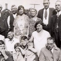 PH 23729 15 Sommerville relations, of whom Zelma Smith. ca.1930-1932