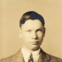 PH 23732 Russell Somerville. ca.1940