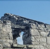 ph 17101b Eden Mills, ruins of stone building, 25 Oct. 1992.