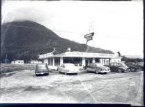 Ellis 3105. Roge's Drive-In Cafe, East 1 Mile, North Bend, WA