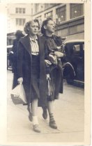 Po.976.0074. Maxine Mueller Dovenberg And Dorothy Kelley Haack.1939.1