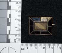 002.011. Black Pin With Hair Missing Stone (1)