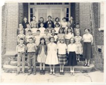 Pd.1072.0007. North Bend Grade School Mrs Evan's Fifth Grade Class. Hackney