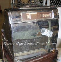 Ruhlin 2019.17.1 Bartlett Tavern Cash Register Back