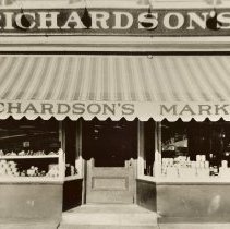 Richardson's Market- storefront