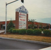 Mallside Plaza sign and House of Fabrics