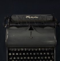 2017.1.1_olympia Typewriter_accession