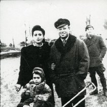 Zlota, Pesach, Eta, and Fryma, Neu Freimann, ca. 1946