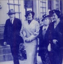 (L-R) Gerszon Frajermauer, cousins Regina, Luma, Guta Kozusznik