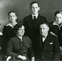 Sarah & Moses Wolpert w/ Leo, Josef, Gerhard, Samuel, Bernard, Nessy