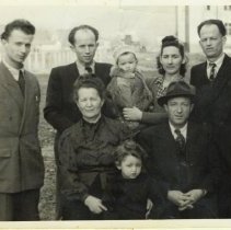 Zoberman family, Wetzlar DP Camp, Israel at front