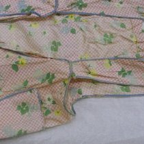 Grandma Moses Apron, Back R