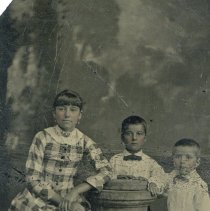 3 Children, teenage girl, 2 young boys