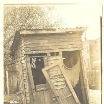 Privy behind Partins'