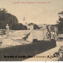 Picture postcard, garden view Dungeness