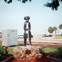 Pirate At Front Street 06-14-2011