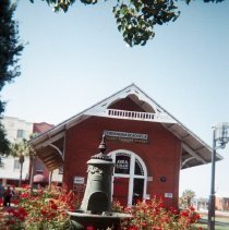 Depot And Duyree Fountain By Lana Rushing And Kate Badiali 06-06-2011