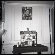 McArthur Library, Doll house display