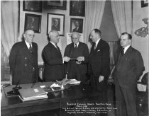 Biddeford dignitaries with representative of Bideford, England