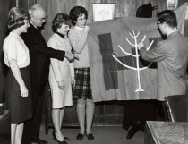 Brai Briteh students with Mayor Klein