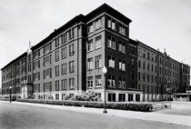 Front entry of St. Margaret Hospital in the mid-20th century