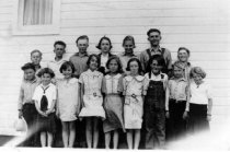 Spotted Horse school children