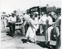 Dishing up BBQ on Gillette Avenue