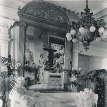 Pembroke Estate, Interior Statue of man and woman on bench