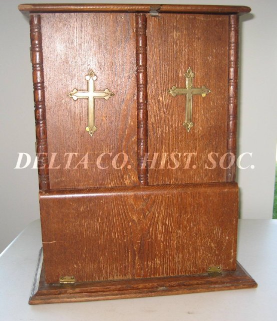 Sick-call set - M-1975.15.01 | Delta County Historical Society