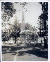 Macdonald monument at Lakeview Cemetery