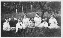 Inez, Edna and Mead Robertson in Stonington