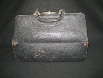 Dr. Otto S. Hult's home call bag