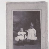 Risper (L) and Gladys Peltier, ca 1909