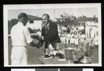Kia Toa Bowling Club's A L Hawkey (centre)