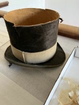 1970.29.18  profile/ internal cardboard visual