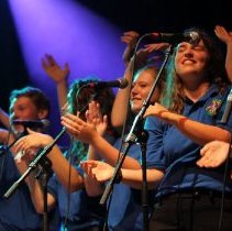 The Irish Fest Choir with the Red Hot Chilli Pipers at Milwaukee Irish Fest