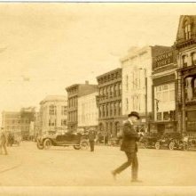 Glen Street lined with cars.