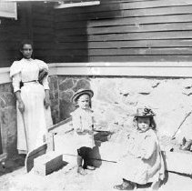 Children at 7 Cliff Street
