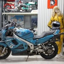 Veronica Feeling's 1994 Honda VFR750F