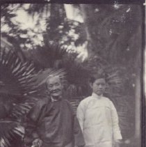 Cha Kaw, aged Bible Woman with grandaughers, Panang