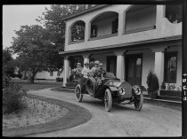Howell House, photo by Alice Austen, 1910